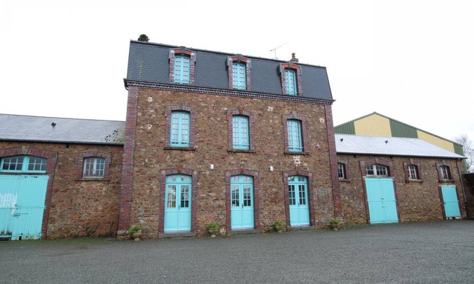 Periers House | 161 m² Gîte ∙ 6 bedrooms ∙ 11 guests