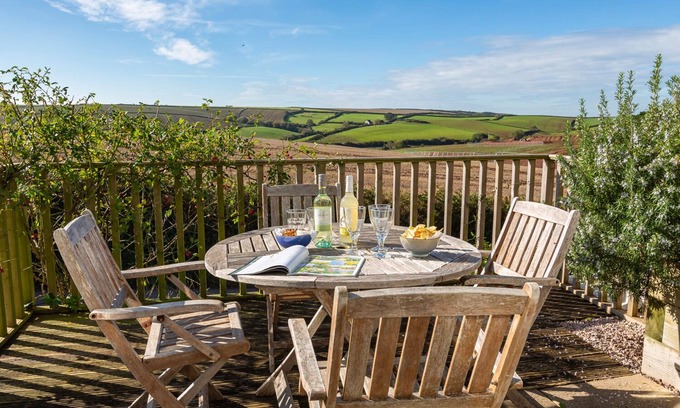 Malborough Cottage | 164 CUMBER CLOSE, pet friendly, with a garden in Malborough