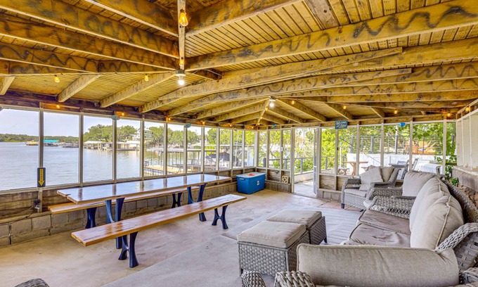 Brownwood House | 167 m² House ∙ 4 bedrooms ∙ 11 guests
