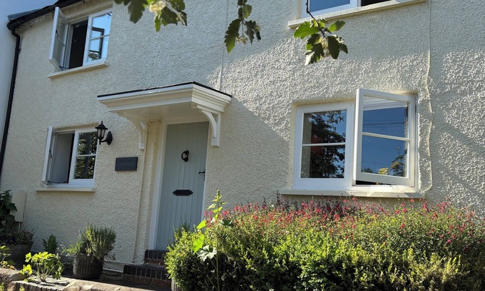 Gawcott Cottage | 16th century lace makers cottage in the heart of rural England