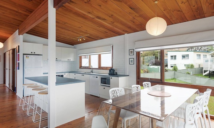 Dalmeny House | 17 Dulling Street - Beach House