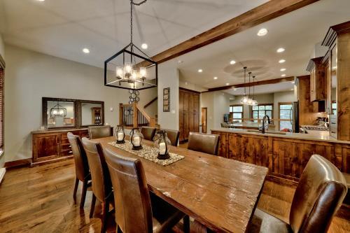 Sun Peaks House | 17 Village Walk Sun Peaks BC