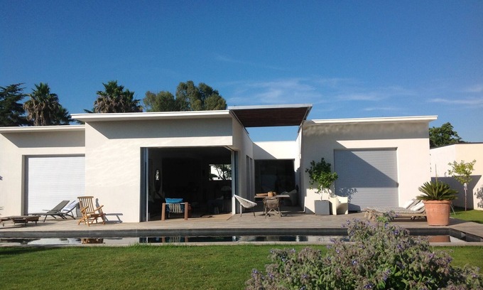Saint-Aunes House | 170 m2 single storey architect house with 120 m2 terrace and 400 m2 garden