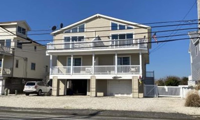 Dennisville House | 1708 Landis Avenue North