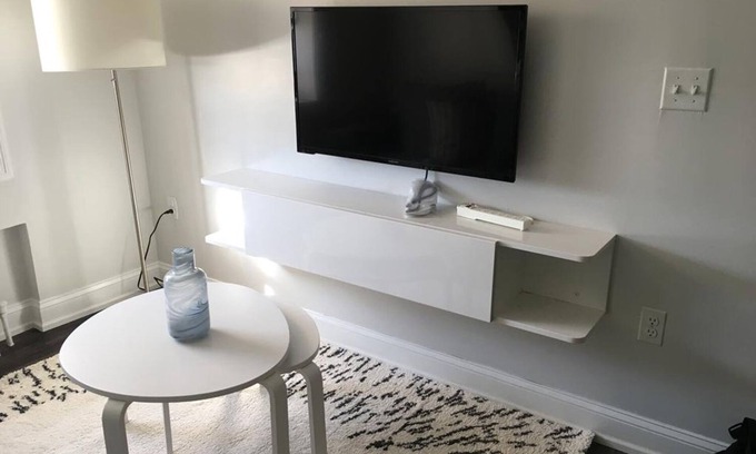 North Bergen Apartment | 1721 1C · Bright NYC Apt/Parking Avail-20 min to Time Square