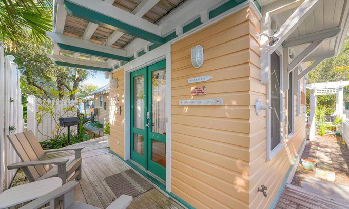 Seaside House | 174 Feet to Beach Access in Seaside, FL Proper! Balcony + 2 Adult Bikes!