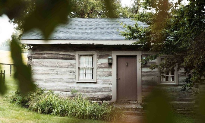 Paris House | 1791 Cabin on Historic Horse Farm
