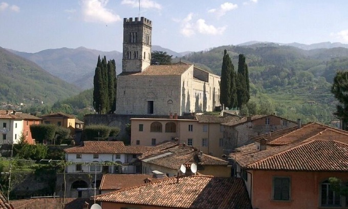 Cardoso House | 17th C Tuscan Villa With Mountain Views