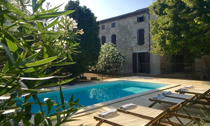 Saint-Laurent-d'Aigouze House | 17th century character house in village center with swimming pool