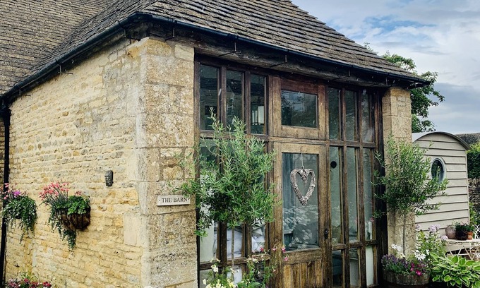 Clapton on the Hill House | 17th century converted barn in Cotswolds stone- 5 mins from Bourton On The Water