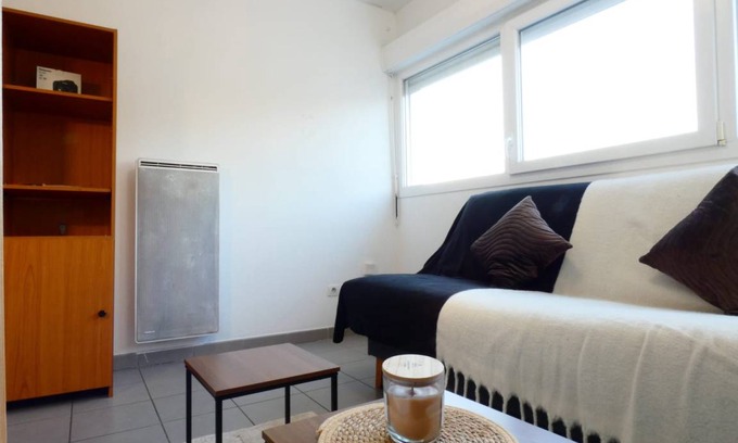 Hopitaux-Facultes Apartment | 18 m² Apartment ∙ 1 bedroom ∙ 1 guest