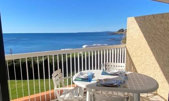 Boulouris-sur-Mer Apartment | 180° sea view | Wifi | Parking |