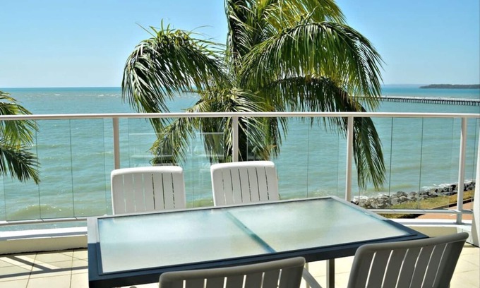 Urangan Condo | 180˚ Water View Apartment - Simply Stunning