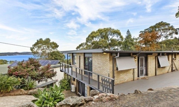 Point Clare House | 180° Water Vista With Outdoor Spa