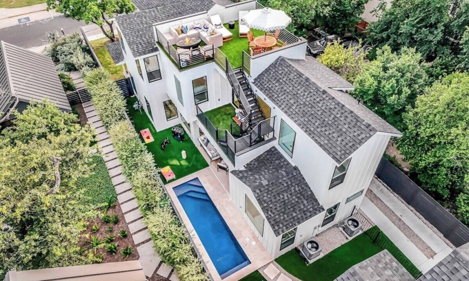Clarksville House | 1816w11th · Luxury Mansion Breathtaking Skyline & Pool