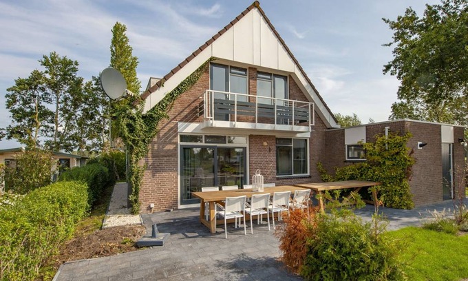 Municipality of Hellevoetsluis House | 186 m² House ∙ 1 bedroom ∙ 12 guests