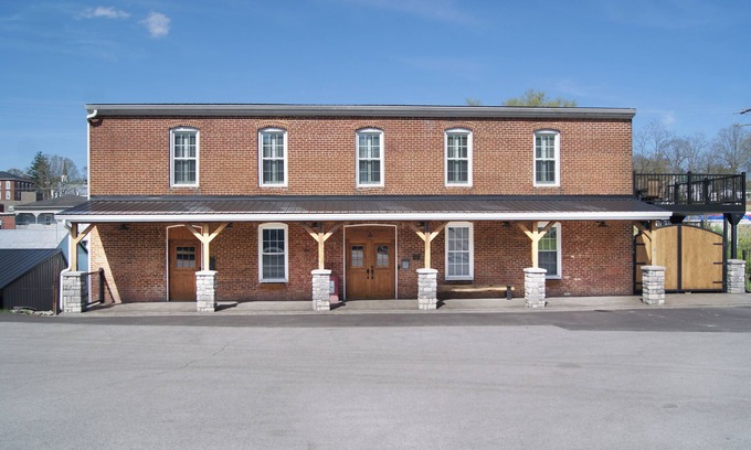 Flemingsburg House | 1860's building brought to life