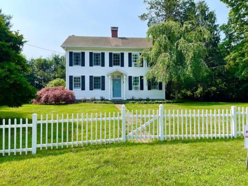 Madison House | 1860's Colonial House Near Downtown and Beaches!