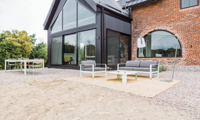 Prince Edward House | 1875 Boutique Farmhouse | 4 Bedroom | Luxury Retreat