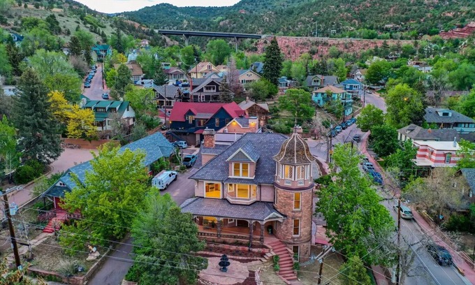 Manitou Springs Historic District Condo | 1880 Historic Richardsonian Romanesque Manitou Springs Award-winning Restoration