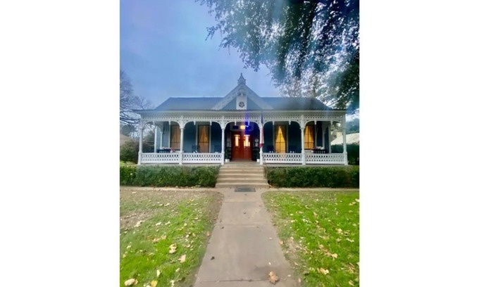 Columbus House | 1886 Historic Boxwood Bungalow