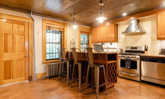 Bedford-Stuyvesant Apartment | 1899 Historic Luxury Brooklyn Brownstone (Vintage)