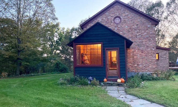 Valatie House | 18th Century Hilltop Home Nestled in Bucolic Oasis
