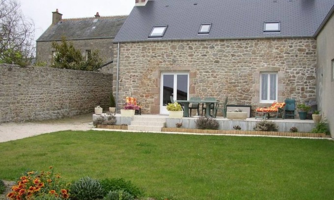 Reville Cottage | 1900s house with 3 bedrooms, garden and WIFI