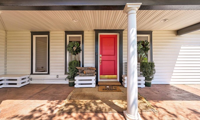Edmond House | 1908 Victorian Farmhouse (Unit B)