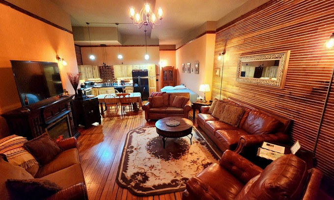 Whitewood Condo | 1908 Wild Bill Hickock Condo-Rustic Cozy 1900's Feel-Fenced Yard-Firepit Patio
