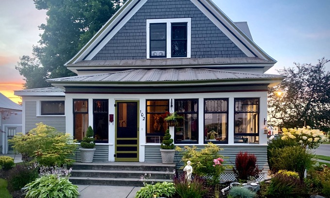 Polson House | 1910 Craftsman Home with private yard in downtown Polson, Mt on Flathead Lake