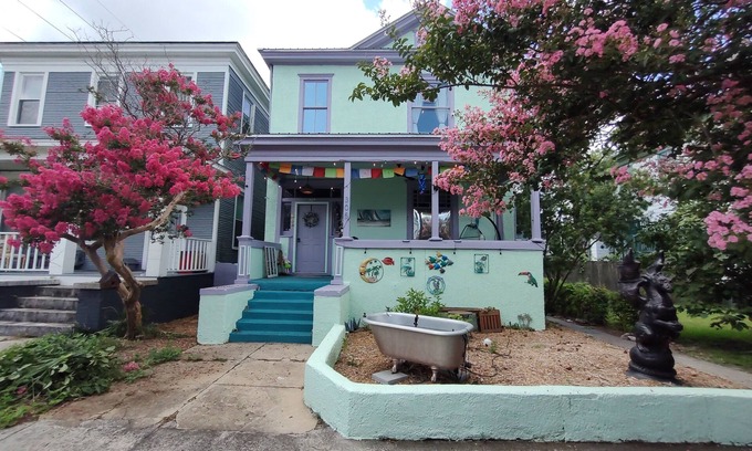 Metropolitan House | 1910 Victorian Bootlegger's Lair in Starlandia