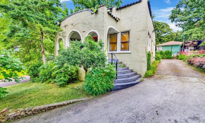Crestline Heights House | 1925 Charming Cozy Casita