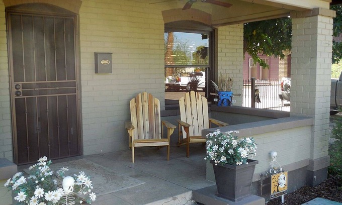 Lynwood Place House | 1927 Restored Downtown Phx Historic Bungalow close to Medical & Sports.