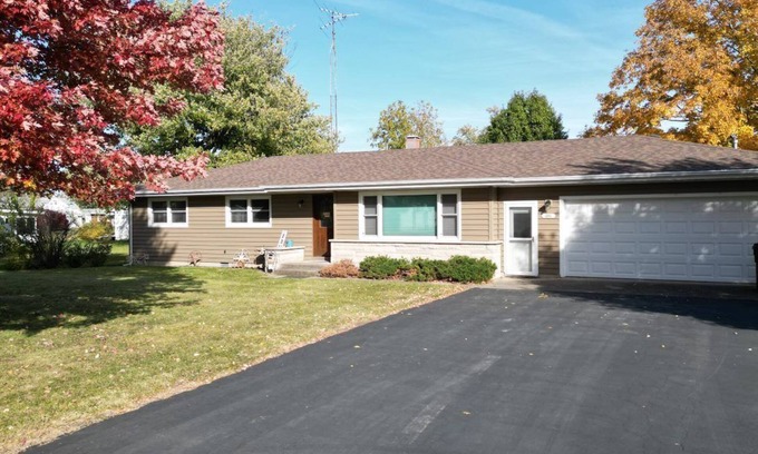 Dana House | 1960's Ranch House NO CLEANING FEE