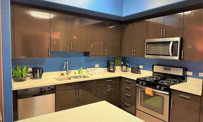 Tustin Apartment | 1B1B Luxury Apartment Center area POOL/GYM/MALLn