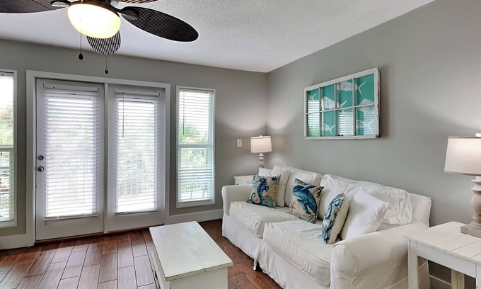 Ono Island Condo | 1BD/1BA Condo with Hallway Bunks, Steps to Public Beach, Pool + Hot Tub