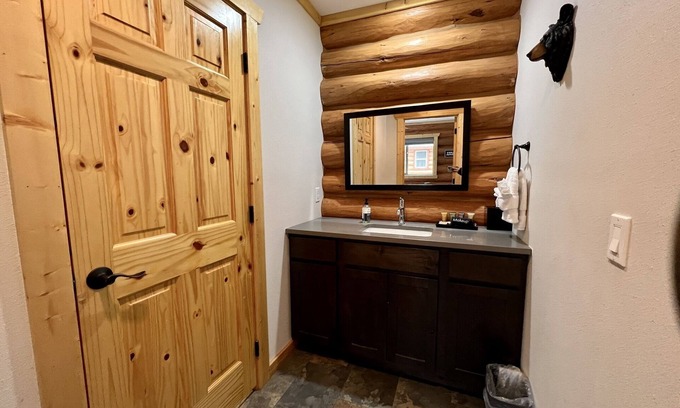 Bonners Ferry Cabin | 1BD, 1BA Full Kitchen, WiFi, TV, Sleeps 4