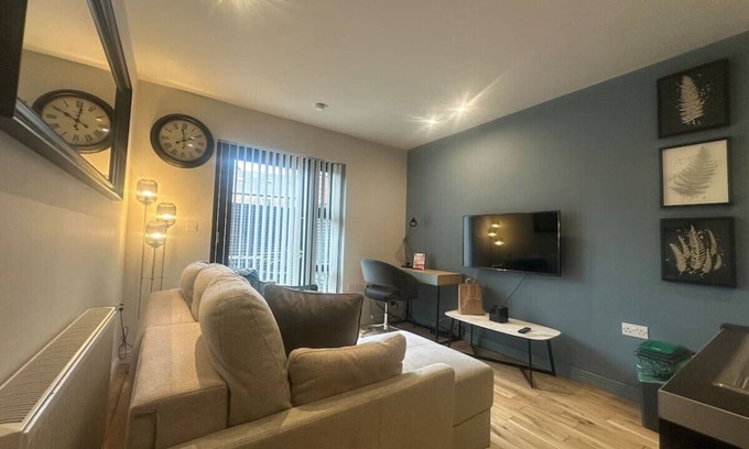 Roath Apartment | 1Bd Apt w/Pvt Terrace