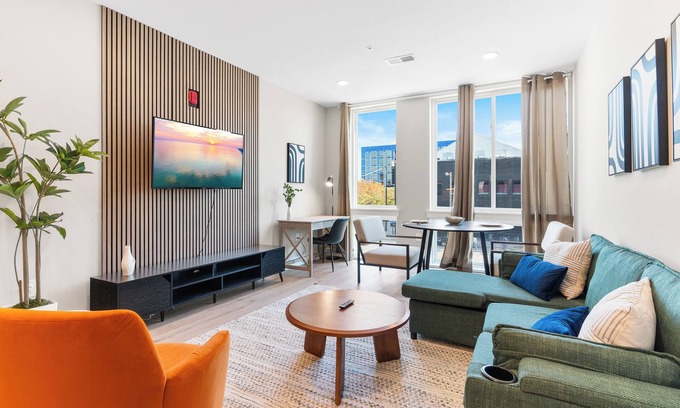 Northern Liberties Apartment | 1BD Sleeps 4 w/Views - Near Fish Town & Old City!