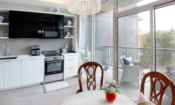 Forest Hill South Condo | 1BDR/2BD/1BA luxury boutique condo in Forest Hill(long term)