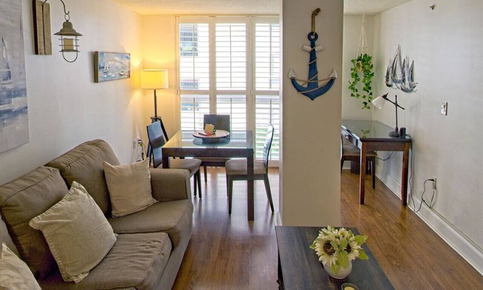 Coconut Grove Apartment | 1Bed 1Bath Steps to Marina & CocoWalk in Grove