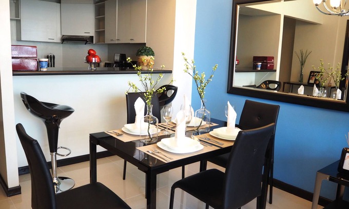 Ermita Night District Apartment | 1BR Apartment in Suites de Marina Manila