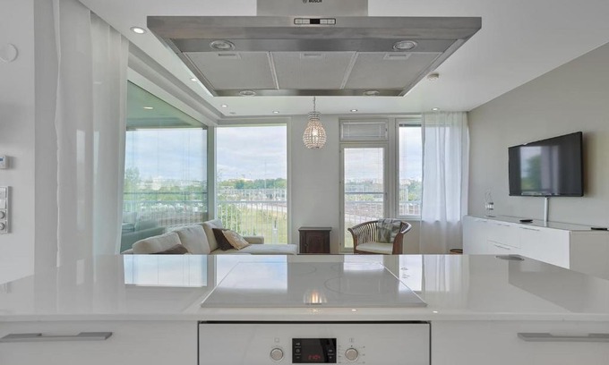 Kluuvi Apartment | 1BR City Center Home by the Park with Private Sauna, Balcony & Lake View