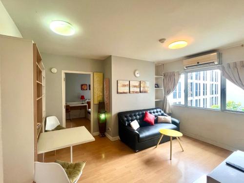 Phra Khanong Nuea Apartment | 1BR Condo 5 Min to BTS 1000Mbps Fiber Wi-Fi great location