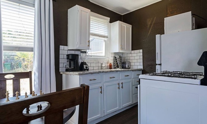 Neartown Apartment | 1BR Lower Westheimer Dream 05! Walkable Montrose ⭐️⭐️⭐️⭐️⭐️