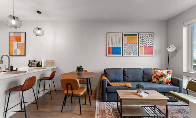 Downtown Minneapolis Apartment | 1BR Scenic Rooftop, Gym, Near Stadium & Eat Street