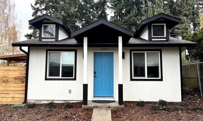 Downtown Vancouver Apartment | 1BR Studio Near Dining & Shops w/Patio