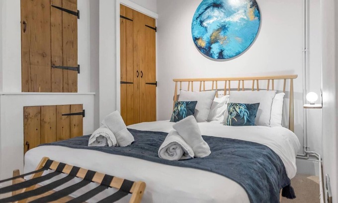 Norwich House | 1BR The Old School House | Full Kitchen | Central