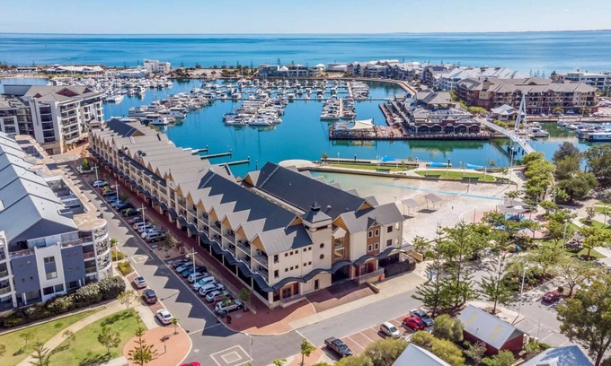 Mandurah Apartment | 1BR Urban Retreat with Views - Modern Luxury in Mandurah
